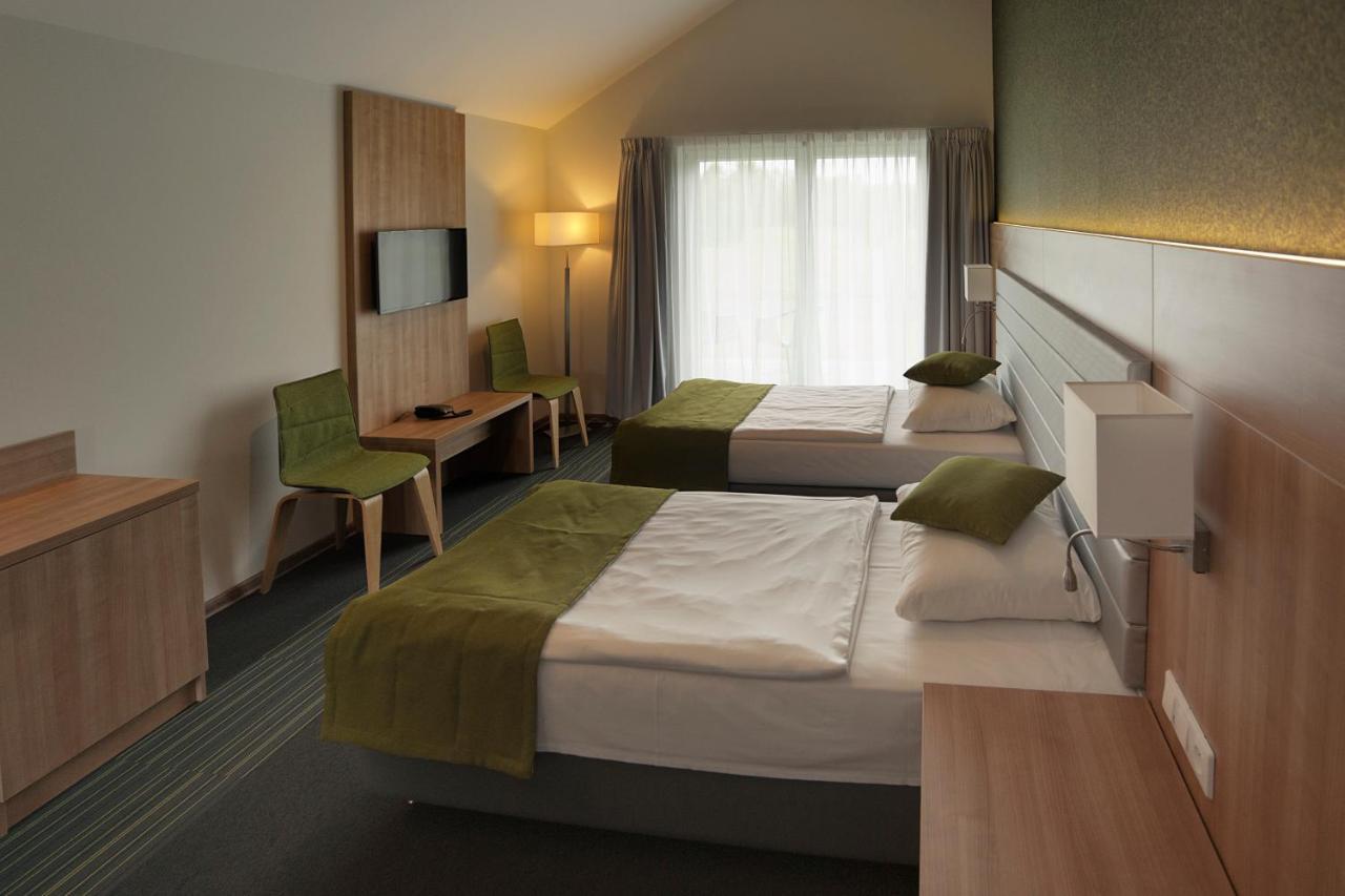 Kalinowe Pola Golf Village Niesulice Ngoại thất bức ảnh